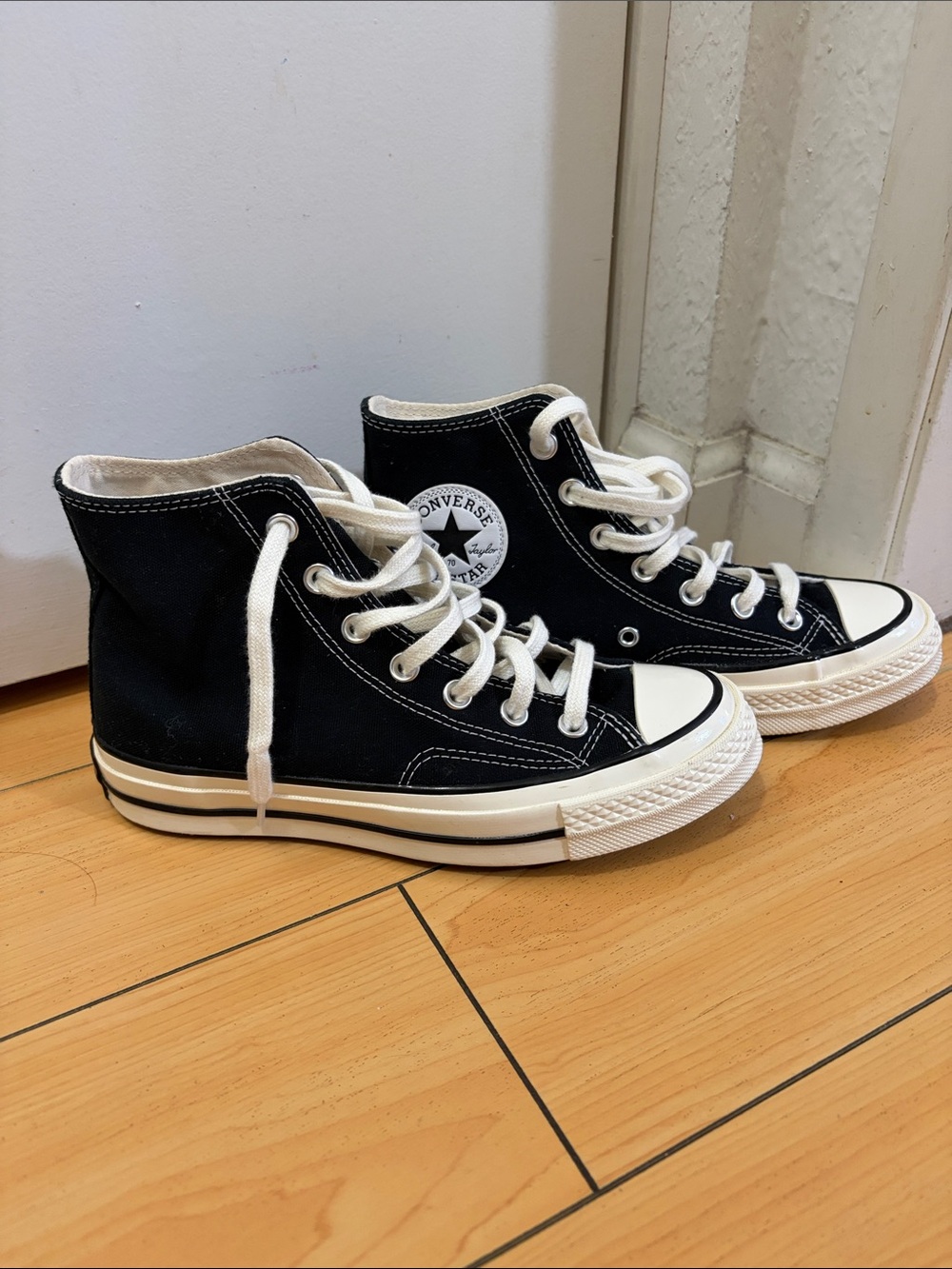 Converse chuck taylors women’s 6.5